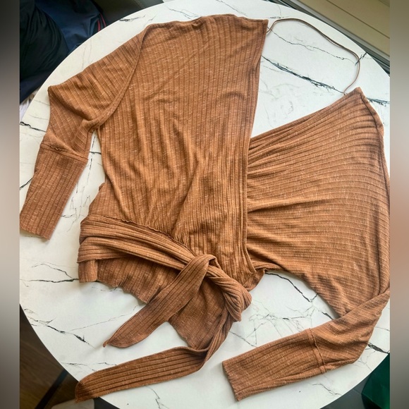 Free People East Coast Copper Long Sleeve Wrap Top
Size Small - Picture 5 of 7